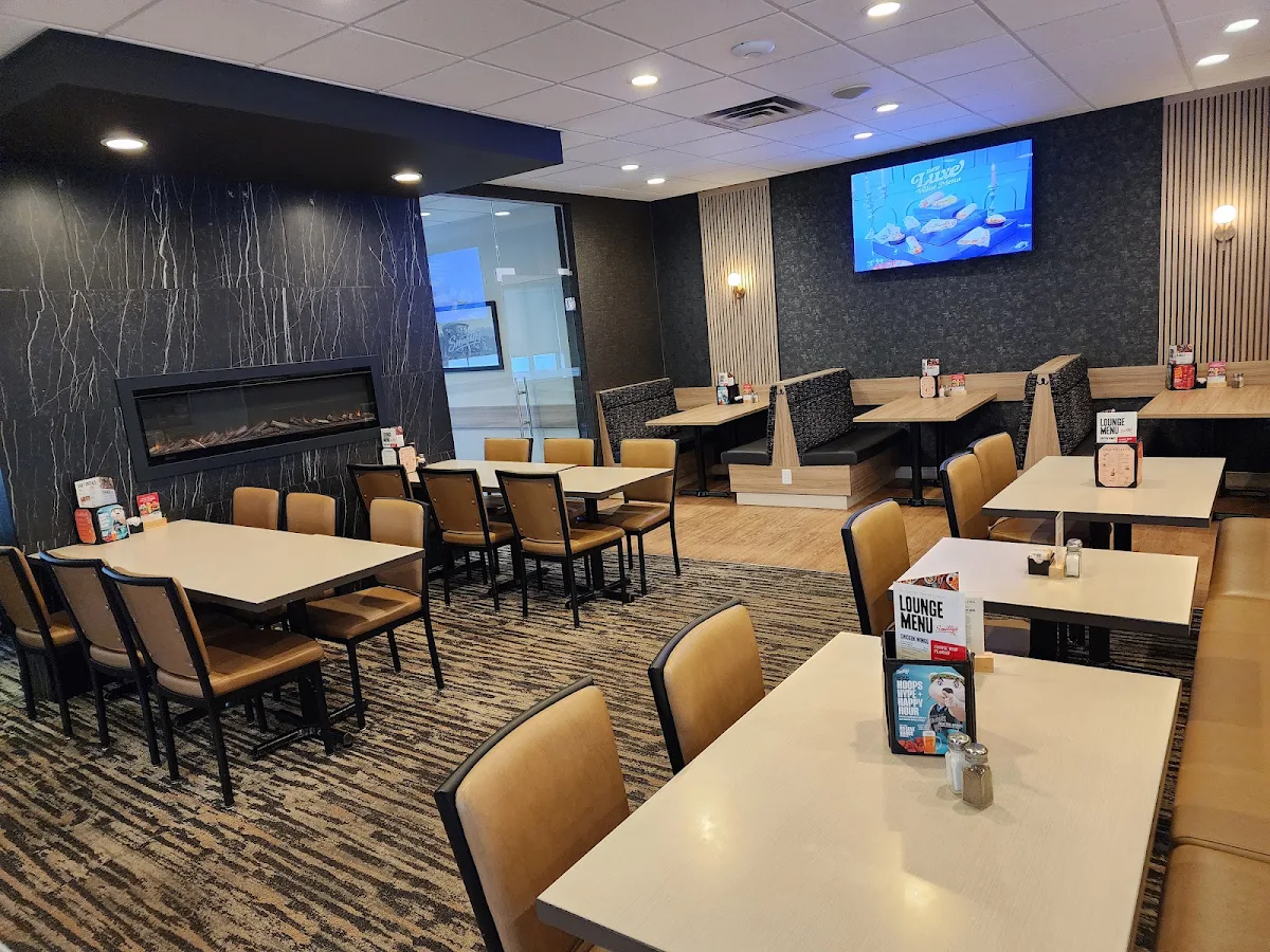 Vibe, Smitty's Restaurant & Lounge - Winnipeg Regent