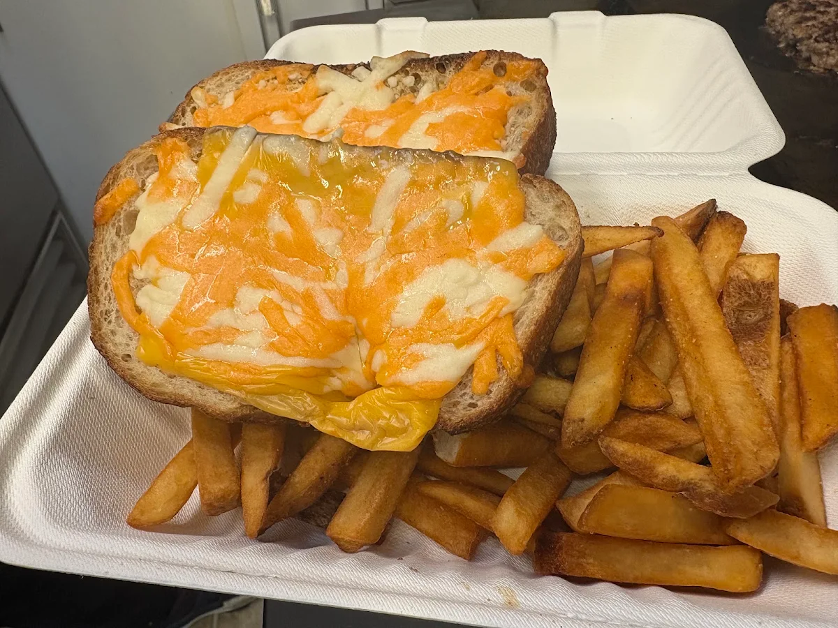 Food & drink, Roxy's Diner Food Truck at Alder Bay