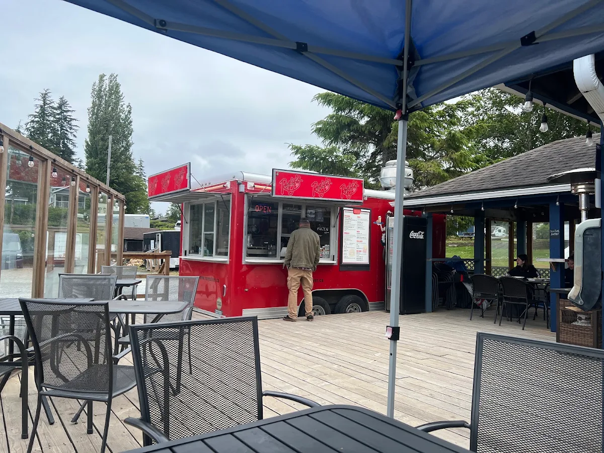 Vibe, Roxy's Diner Food Truck at Alder Bay