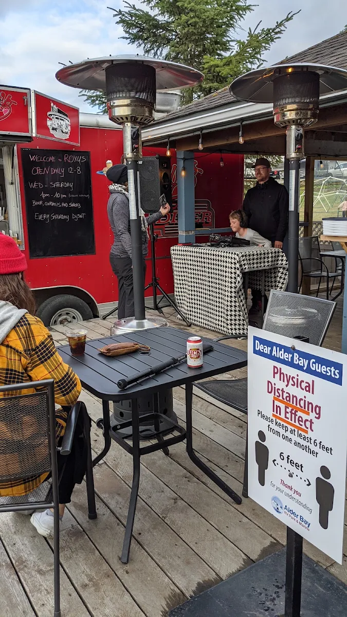 Vibe, Roxy's Diner Food Truck at Alder Bay