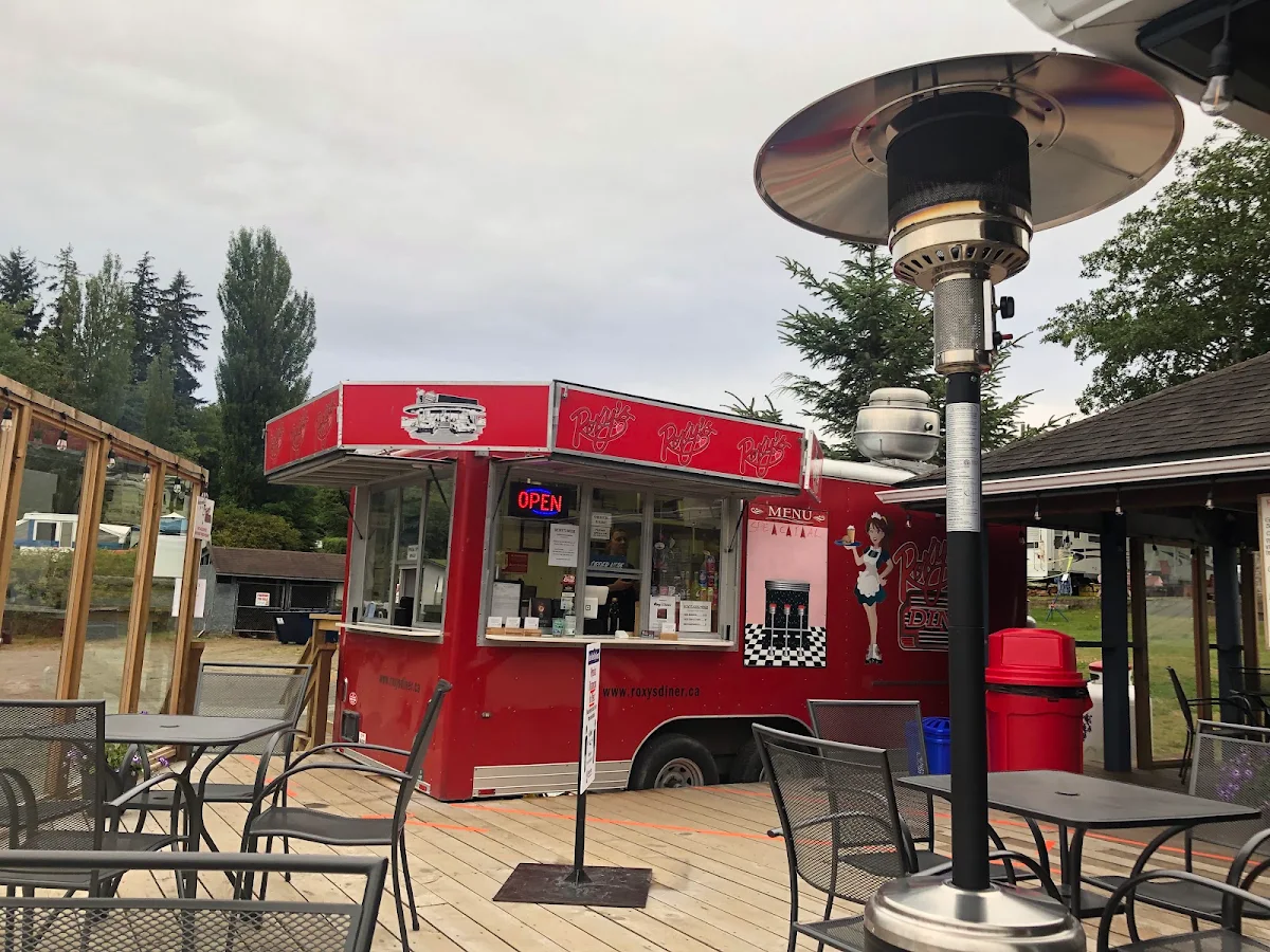 Vibe, Roxy's Diner Food Truck at Alder Bay