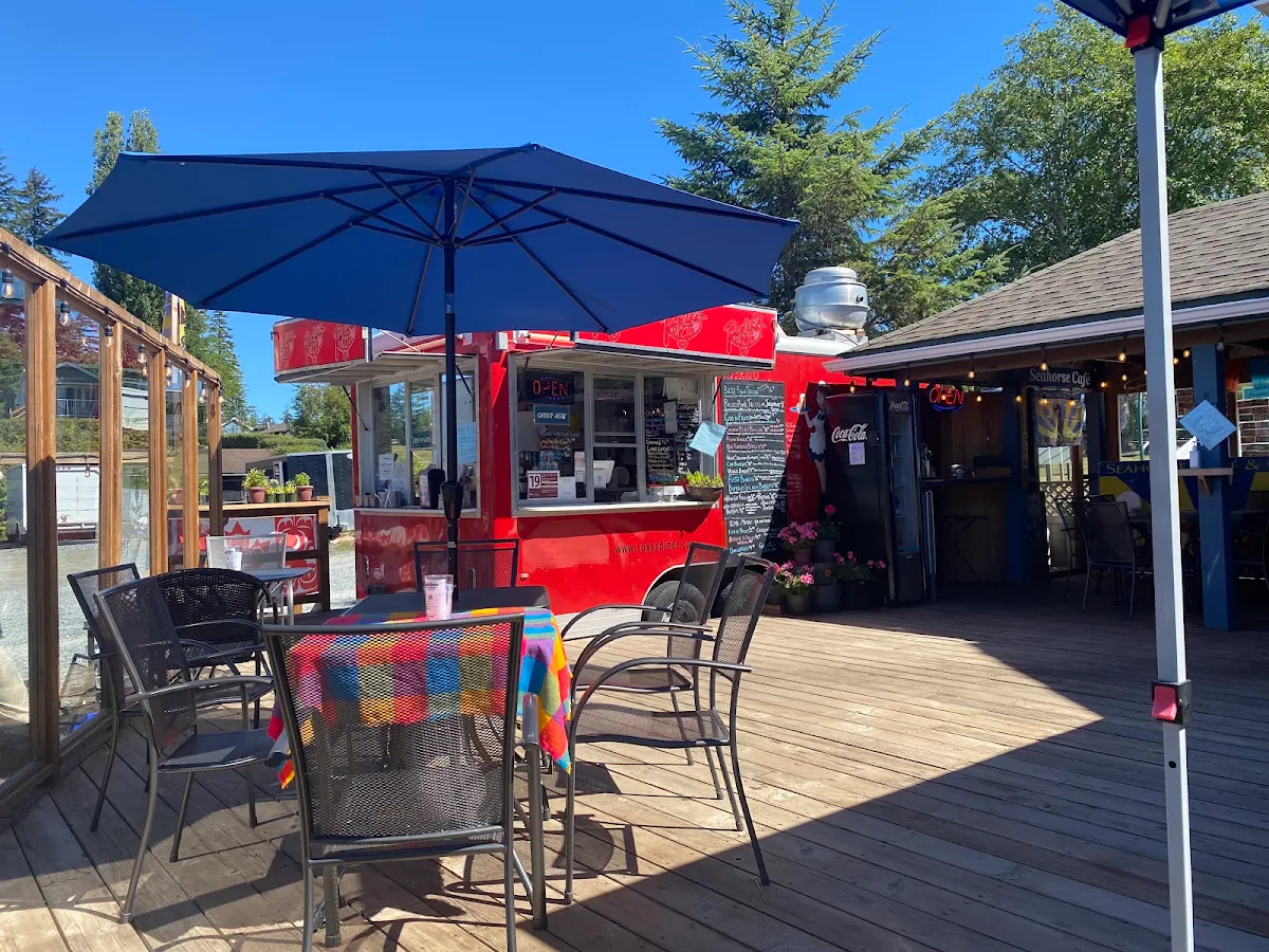 Vibe, Roxy's Diner Food Truck at Alder Bay
