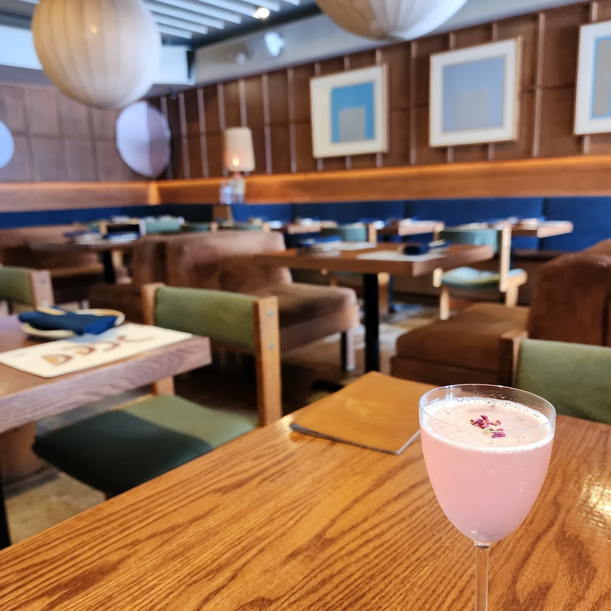Vibe, Lonely Mouth Bar