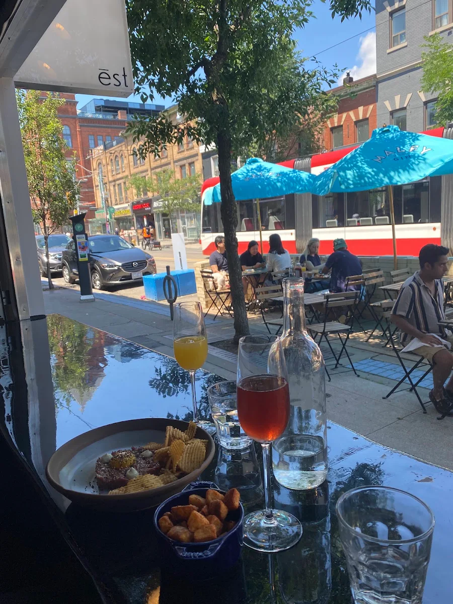 Food & drink, ēst Restaurant