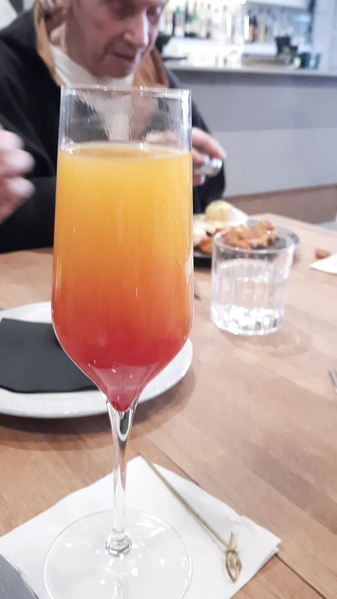 Food & drink, ēst Restaurant
