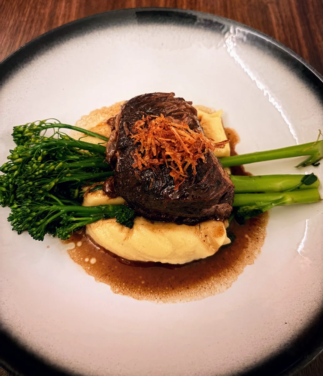 Food & drink, ēst Restaurant