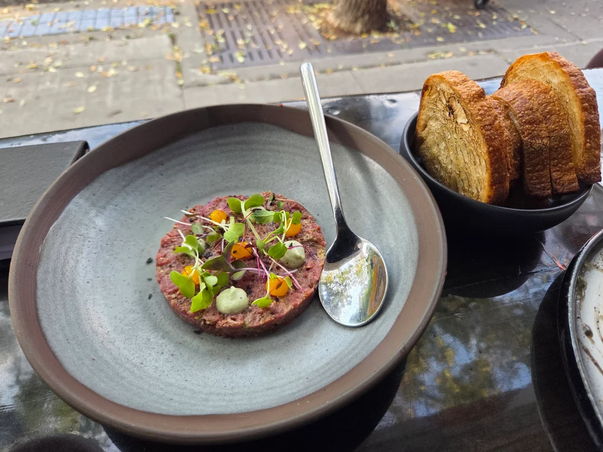 Food & drink, ēst Restaurant