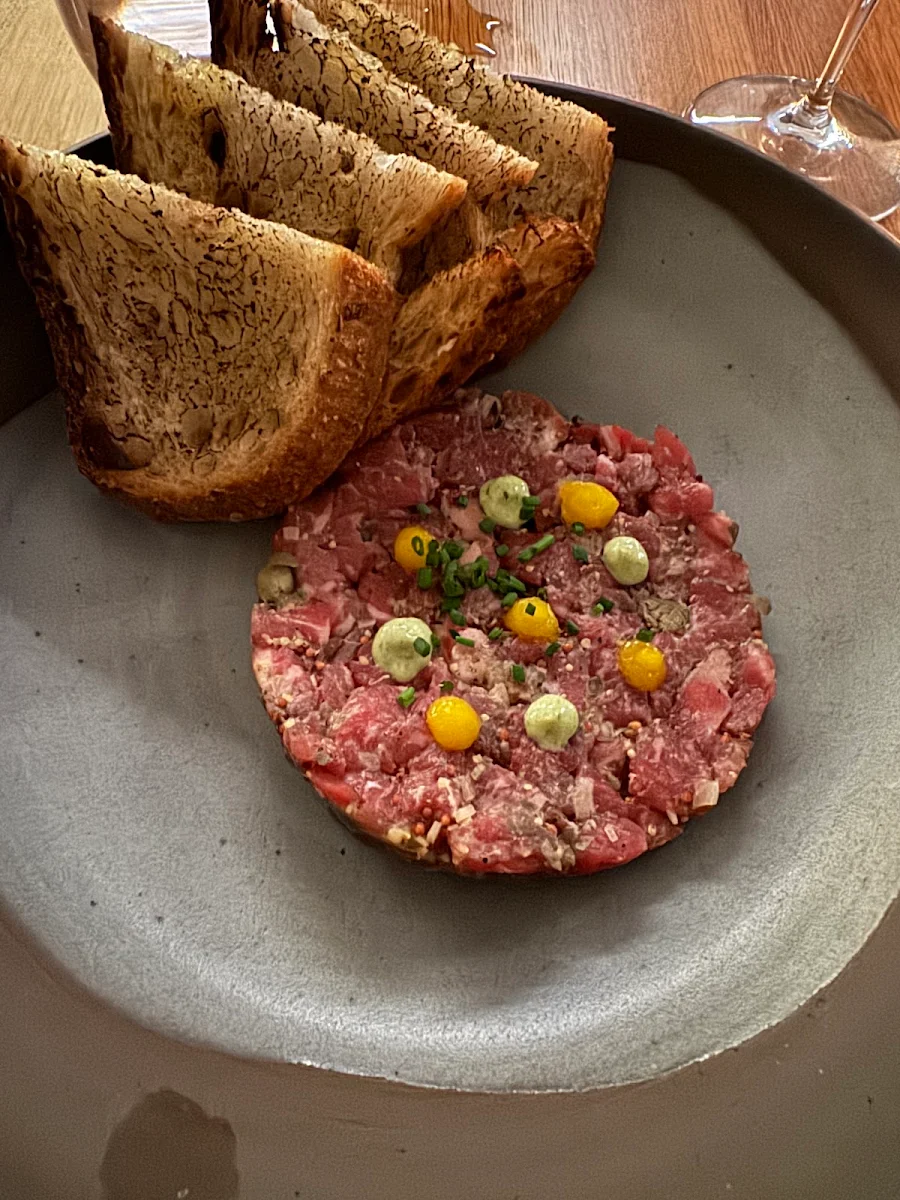 Food & drink, ēst Restaurant