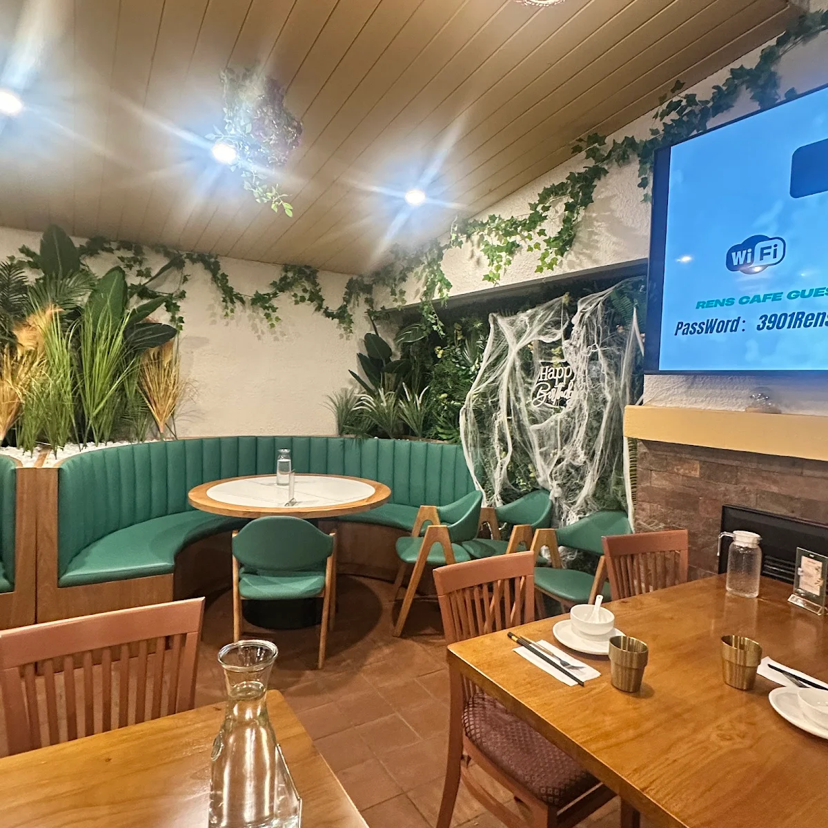 Vibe, RENS Cafe & Bistro Thai Contemporary