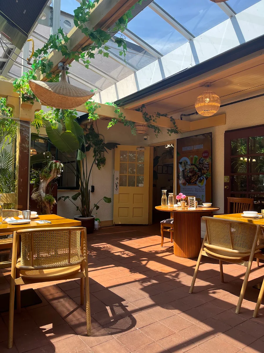 Vibe, RENS Cafe & Bistro Thai Contemporary