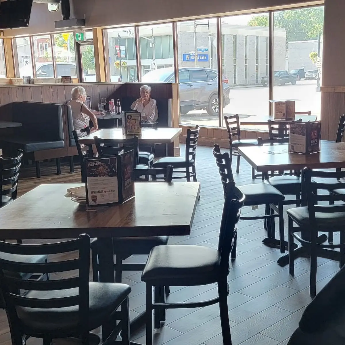 Vibe, Chuck's Roadhouse Bar and Grill