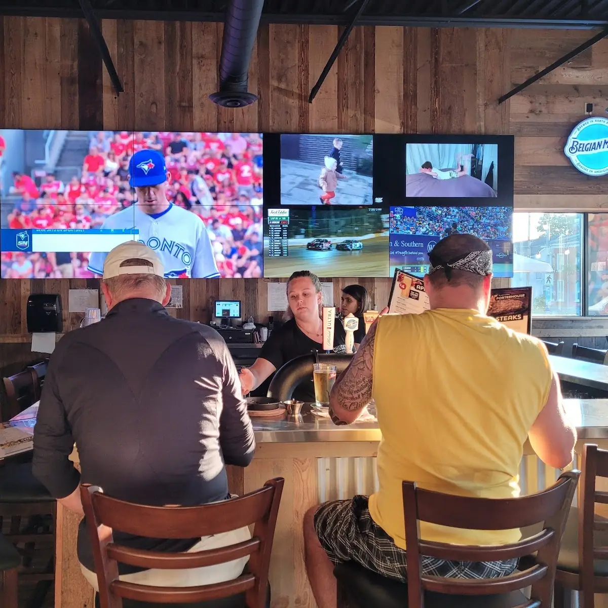 Vibe, Chuck's Roadhouse Bar and Grill