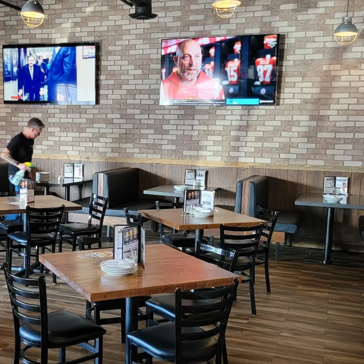Vibe, Chuck's Roadhouse Bar and Grill