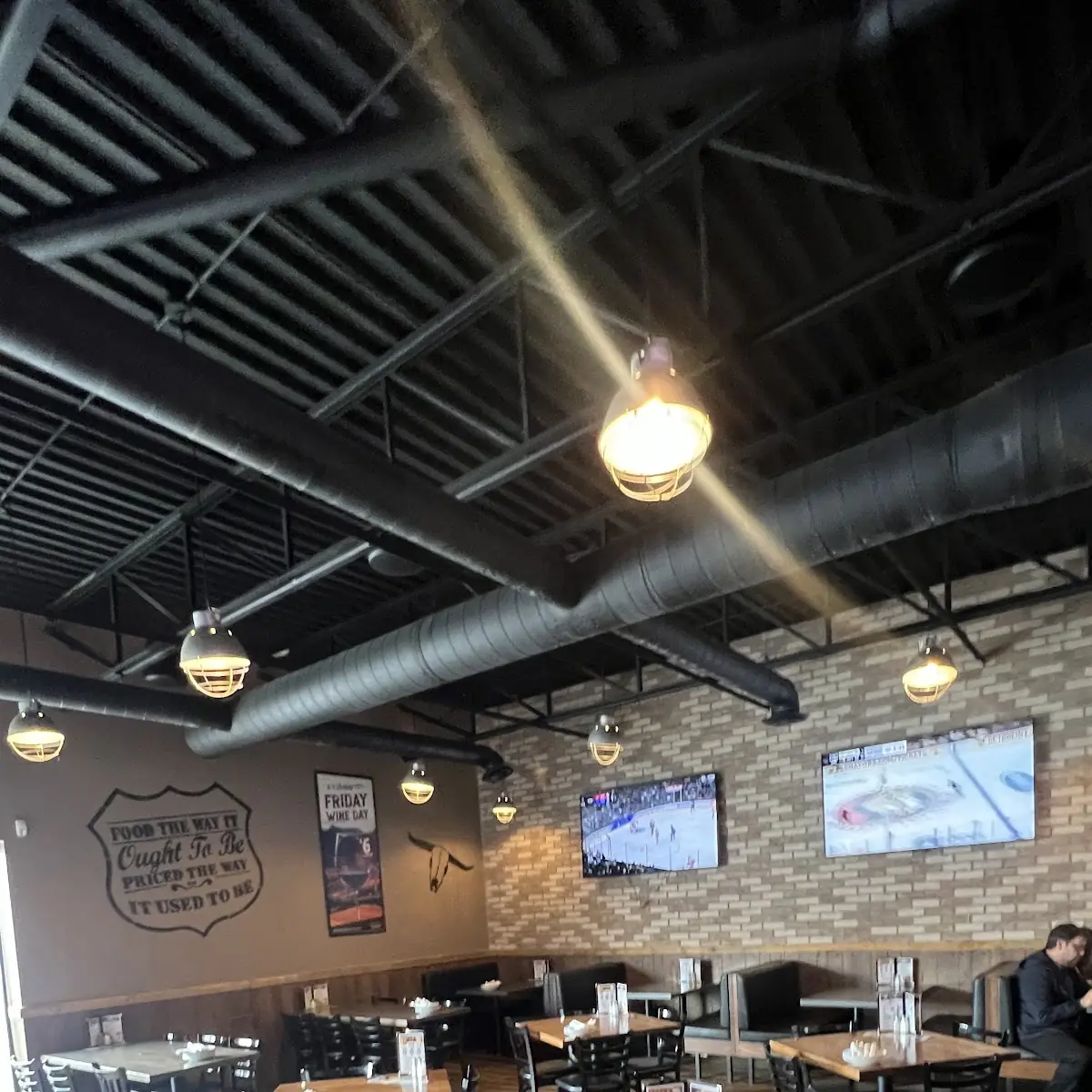 Vibe, Chuck's Roadhouse Bar and Grill
