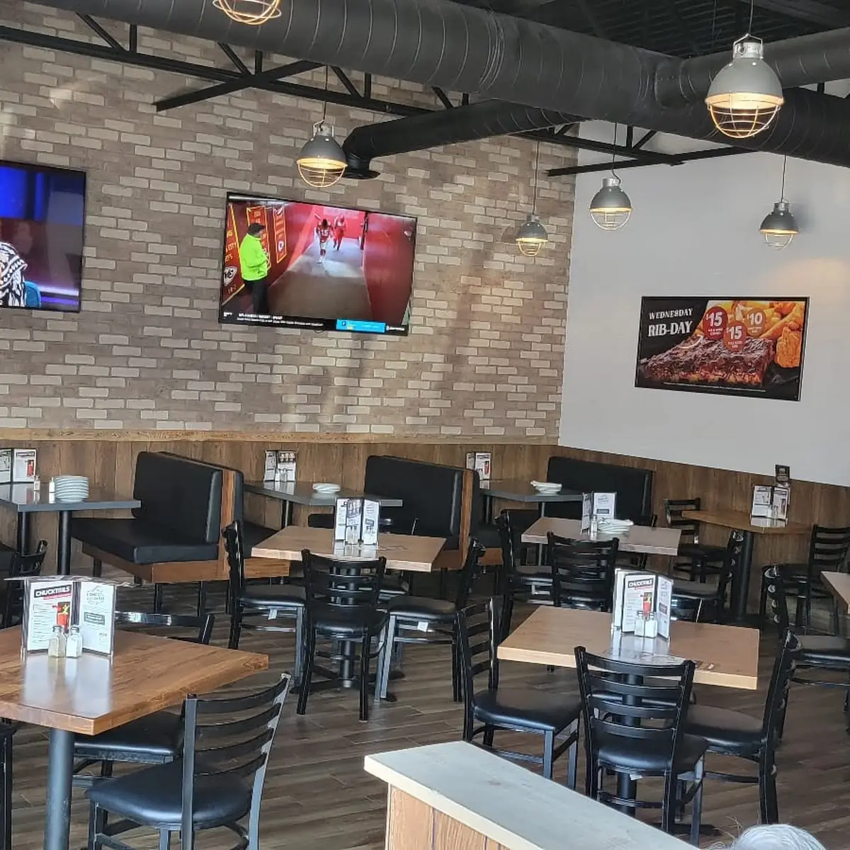 Vibe, Chuck's Roadhouse Bar and Grill