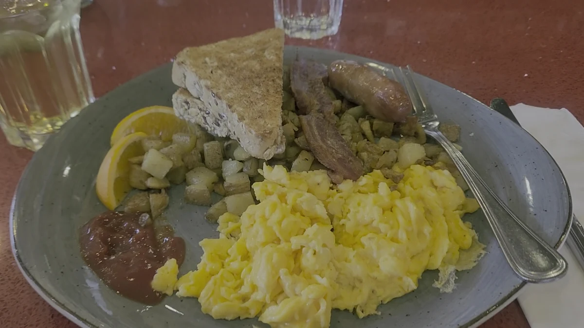 Vibe, Red's Diner in Kensington