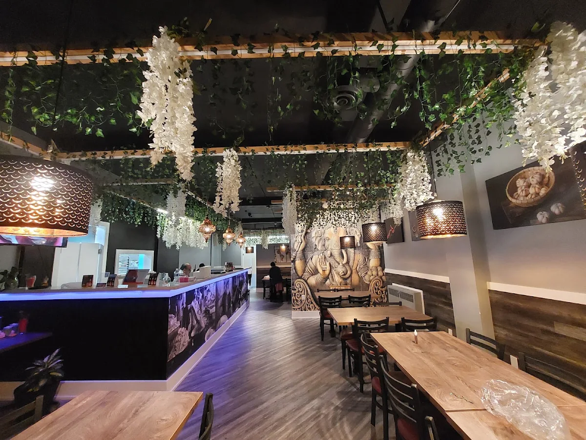 Vibe, Maurya Indian Twist (Oakville)