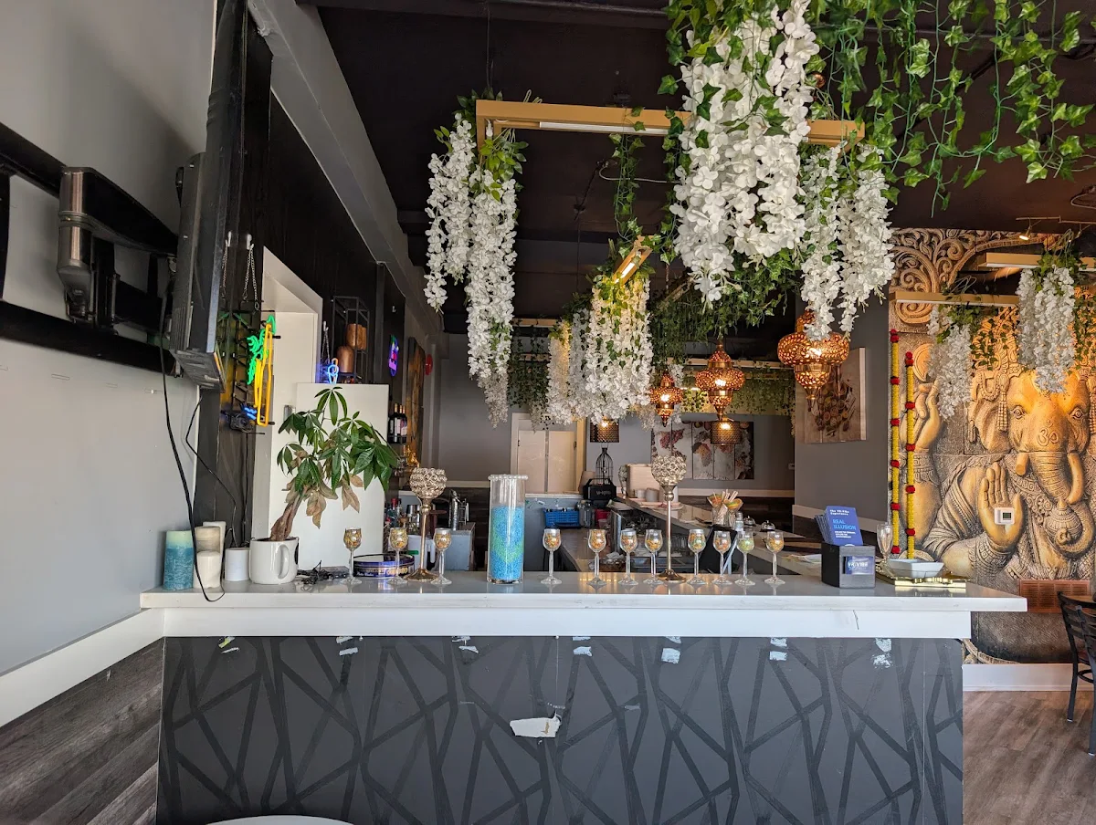 Vibe, Maurya Indian Twist (Oakville)