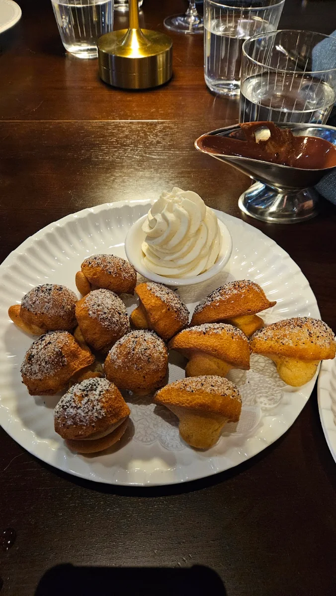 Food & drink, Loulou Bistro - Martin Place