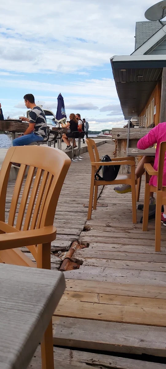 Vibe, Rockcliffe Boathouse Restaurant & Marina