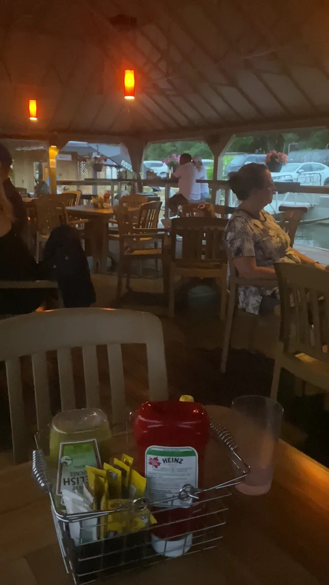 Vibe, Rockcliffe Boathouse Restaurant & Marina