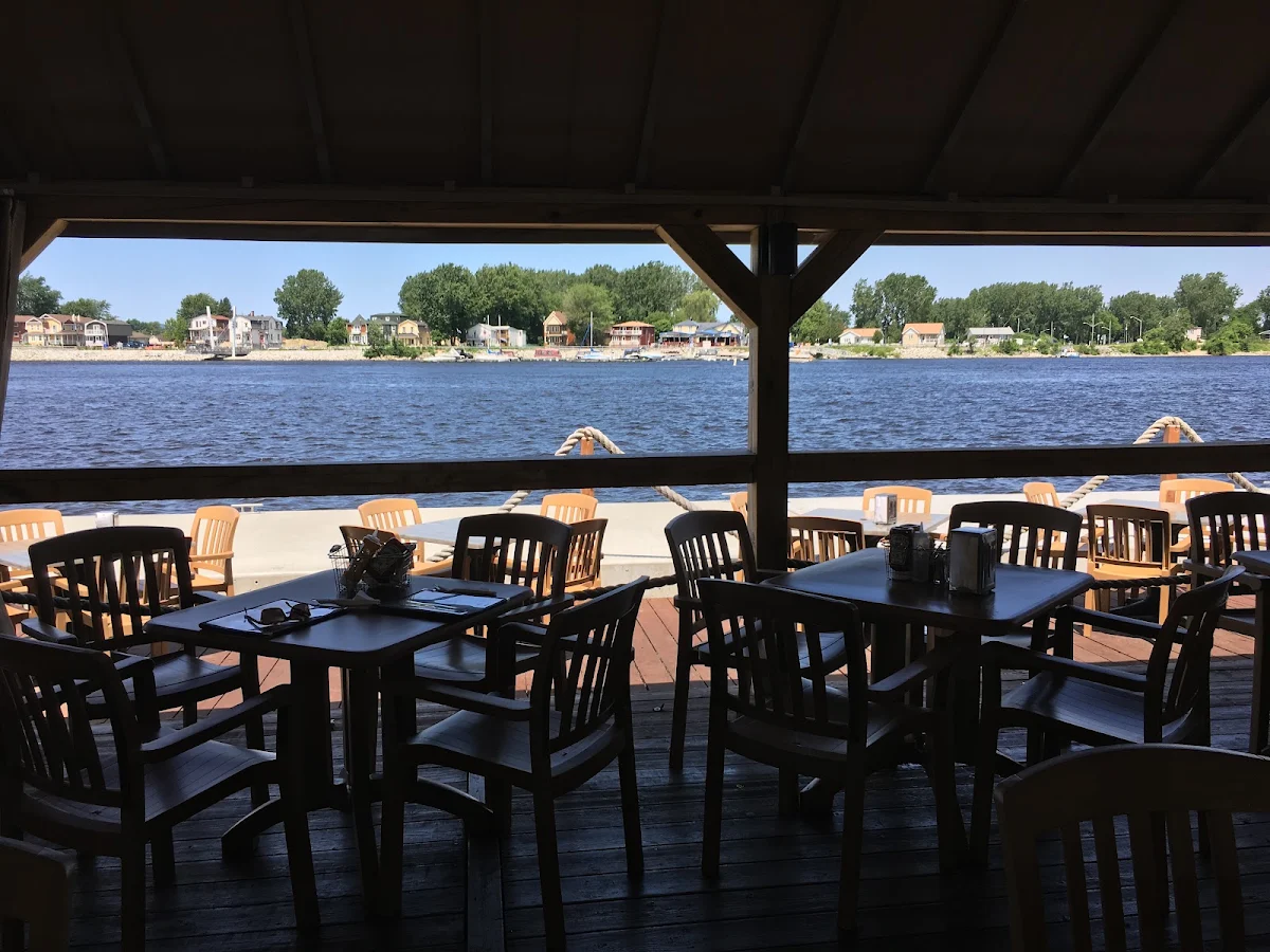 Vibe, Rockcliffe Boathouse Restaurant & Marina