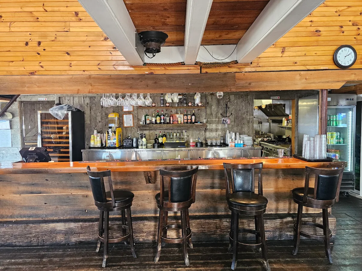 Vibe, Rockcliffe Boathouse Restaurant & Marina