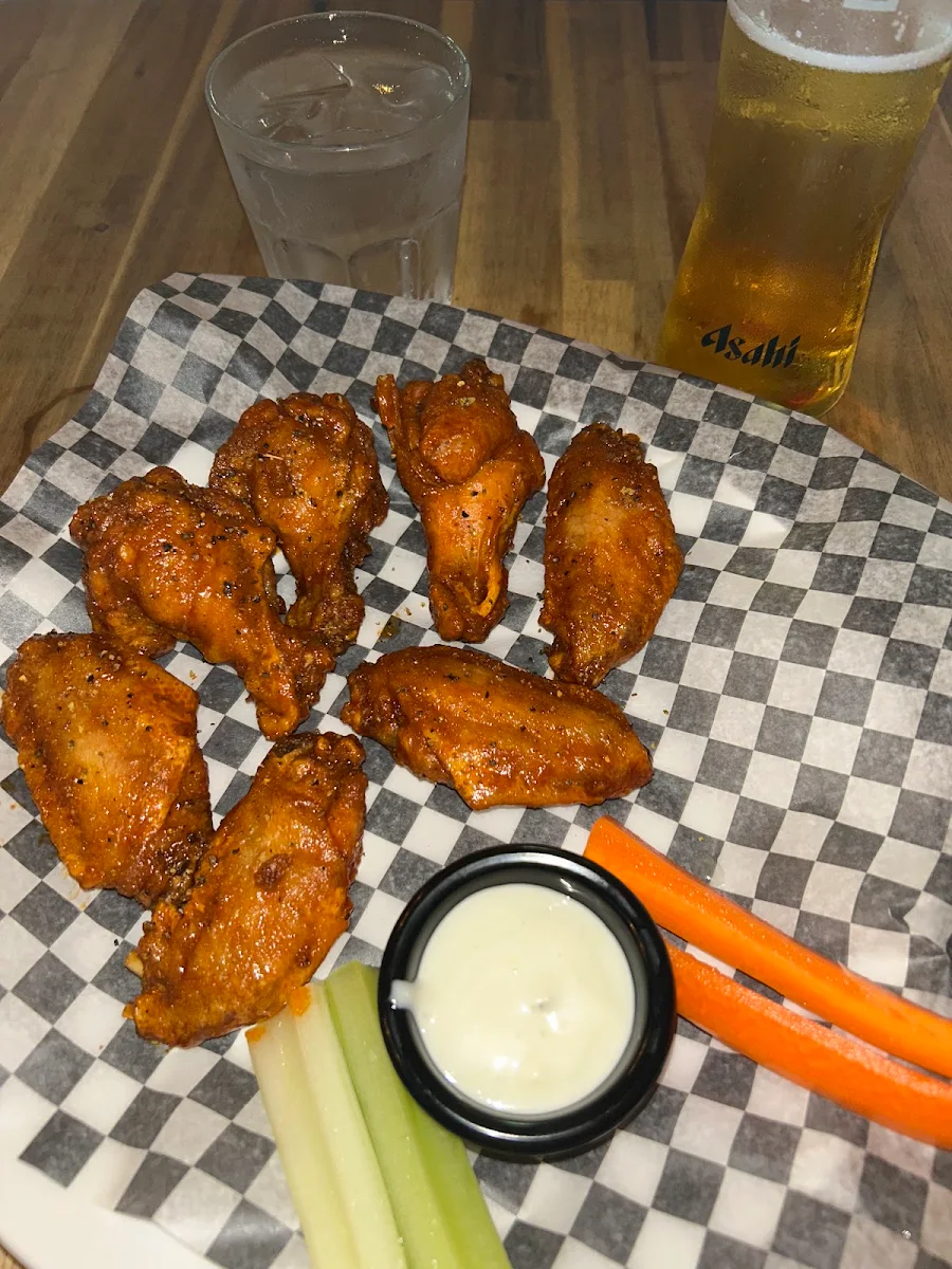 Food & drink, Wings & Sips