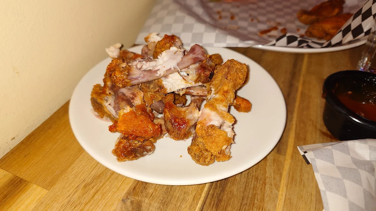 Food & drink, Wings & Sips
