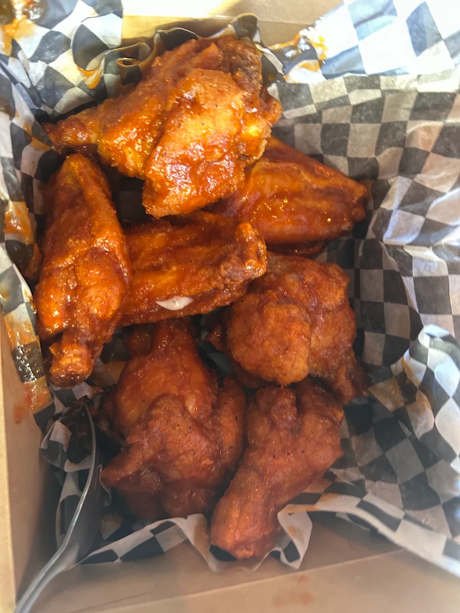 Food & drink, Wings & Sips