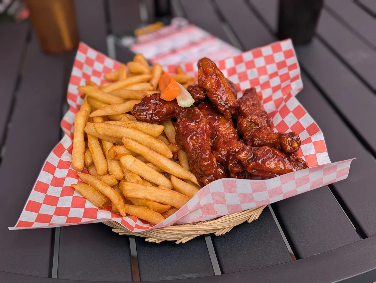 Food & drink, Winghouse Port Burwell