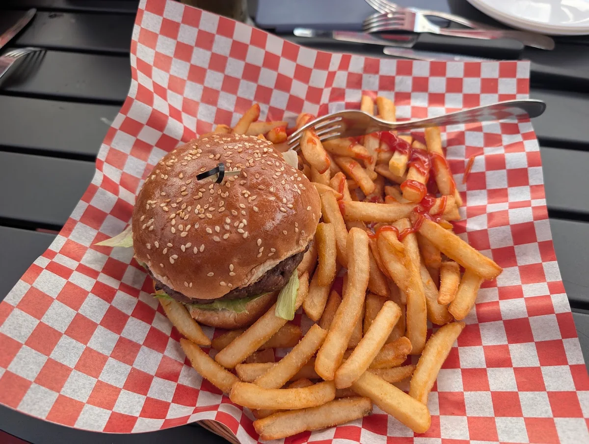 Food & drink, Winghouse Port Burwell