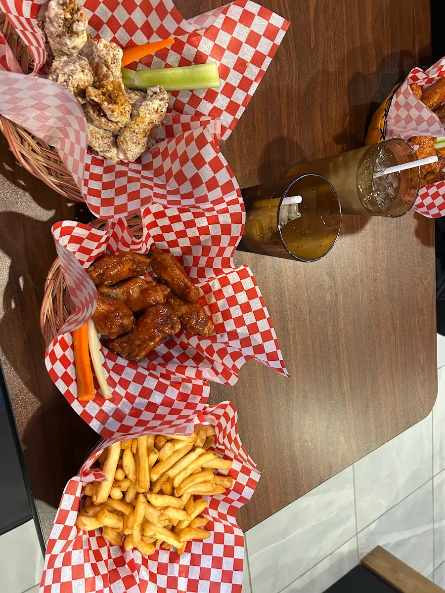 Food & drink, Winghouse Port Burwell