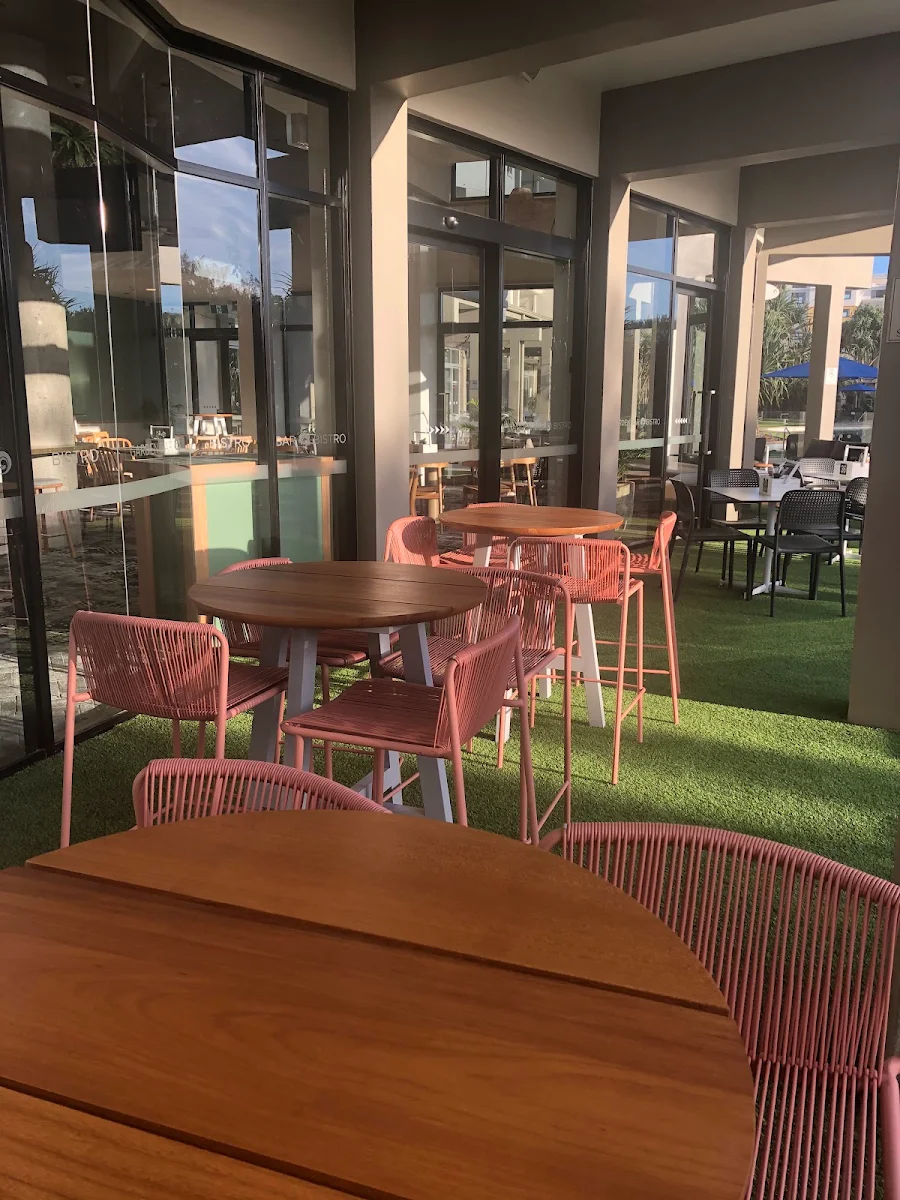 Vibe, Surfair Beach Hotel