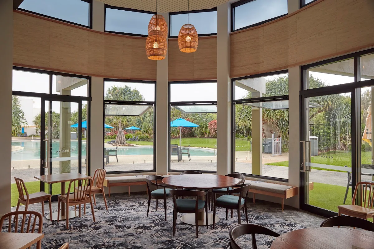 Vibe, Surfair Beach Hotel