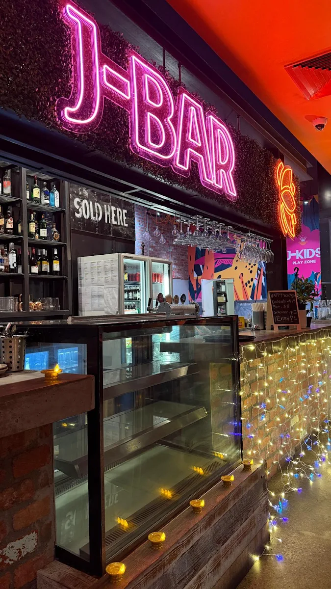 Vibe, Jugni Restaurant & Bar