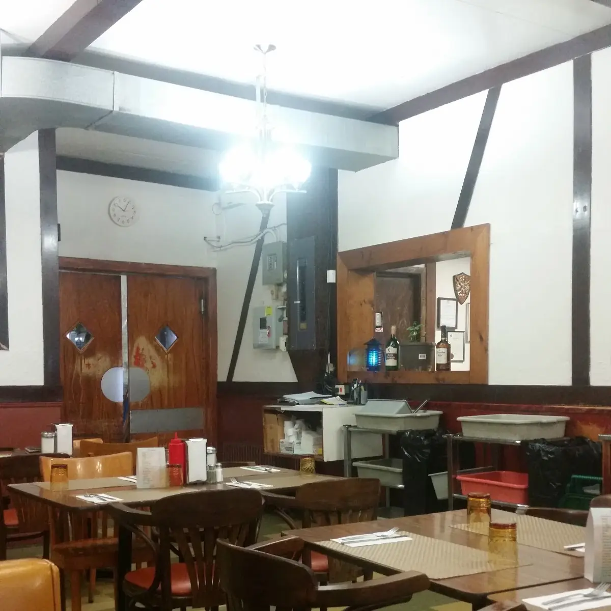 Vibe, Basell’s Restaurant & Tavern
