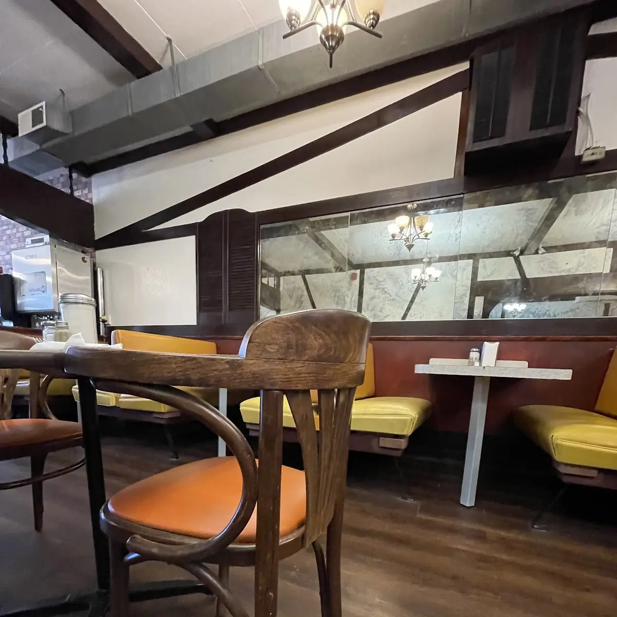Vibe, Basell’s Restaurant & Tavern