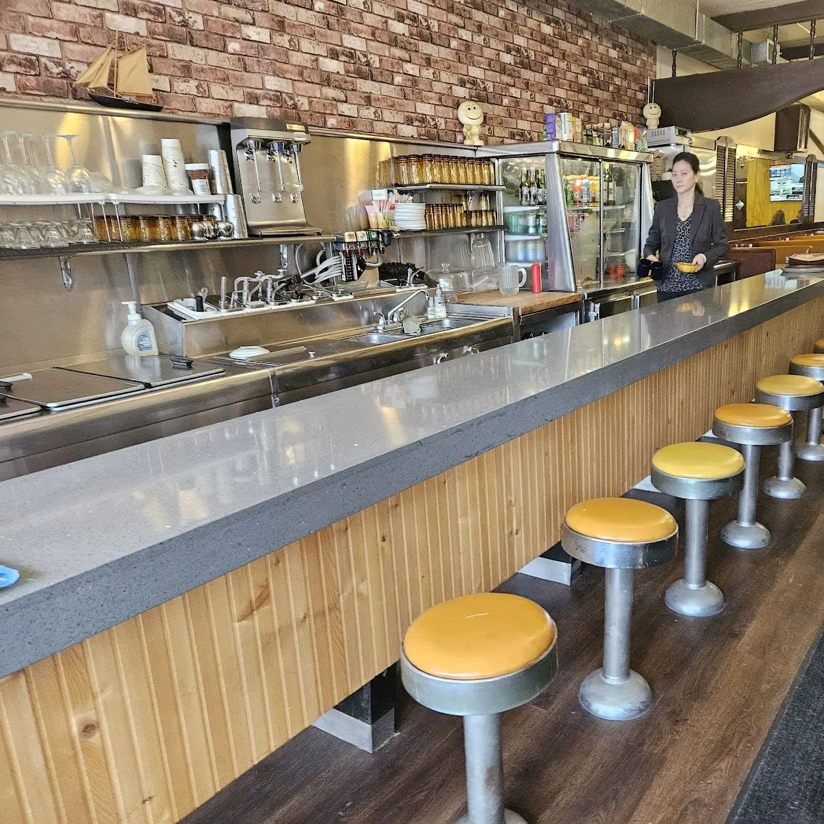 Vibe, Basell’s Restaurant & Tavern