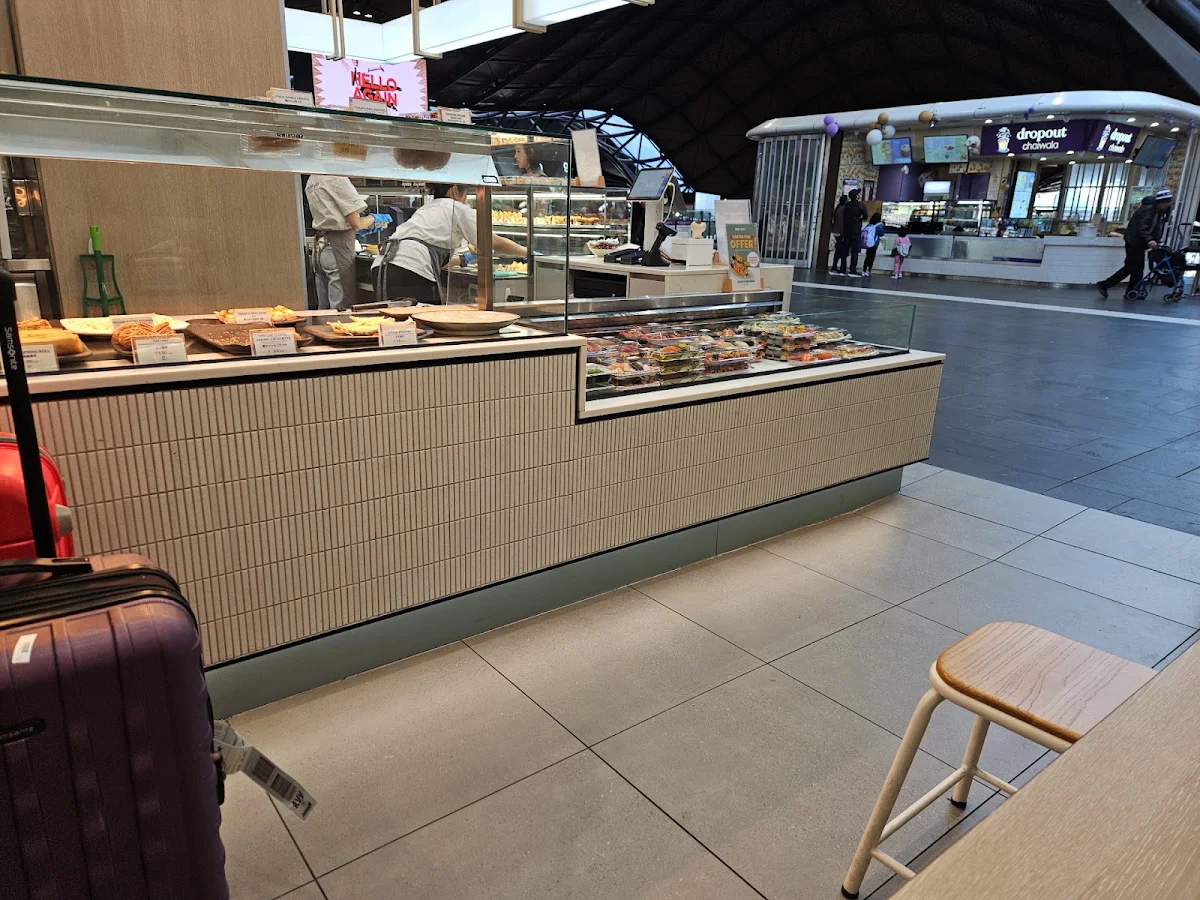 Vibe, Maki Roll Southern Cross Station