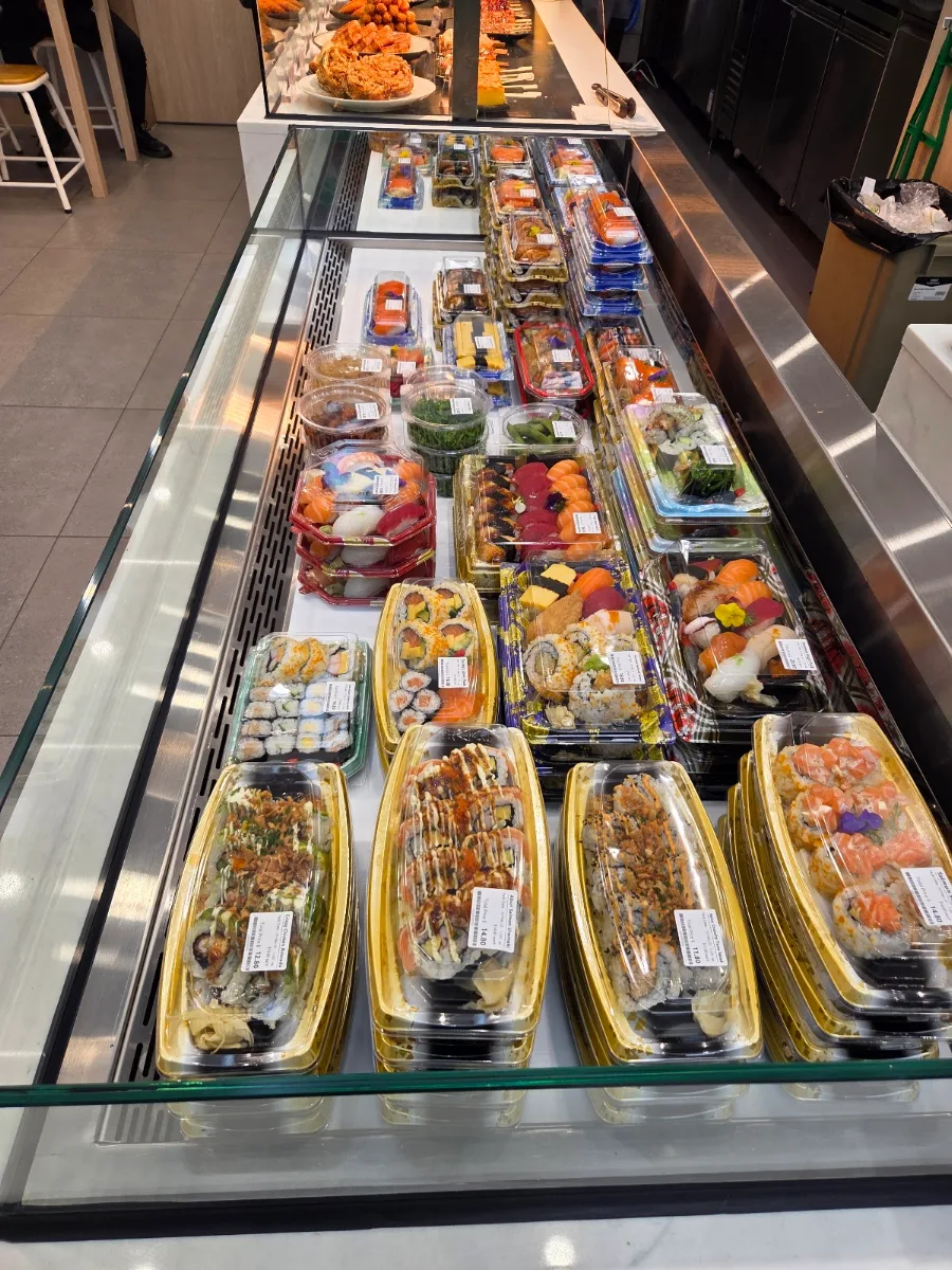 Vibe, Maki Roll Southern Cross Station