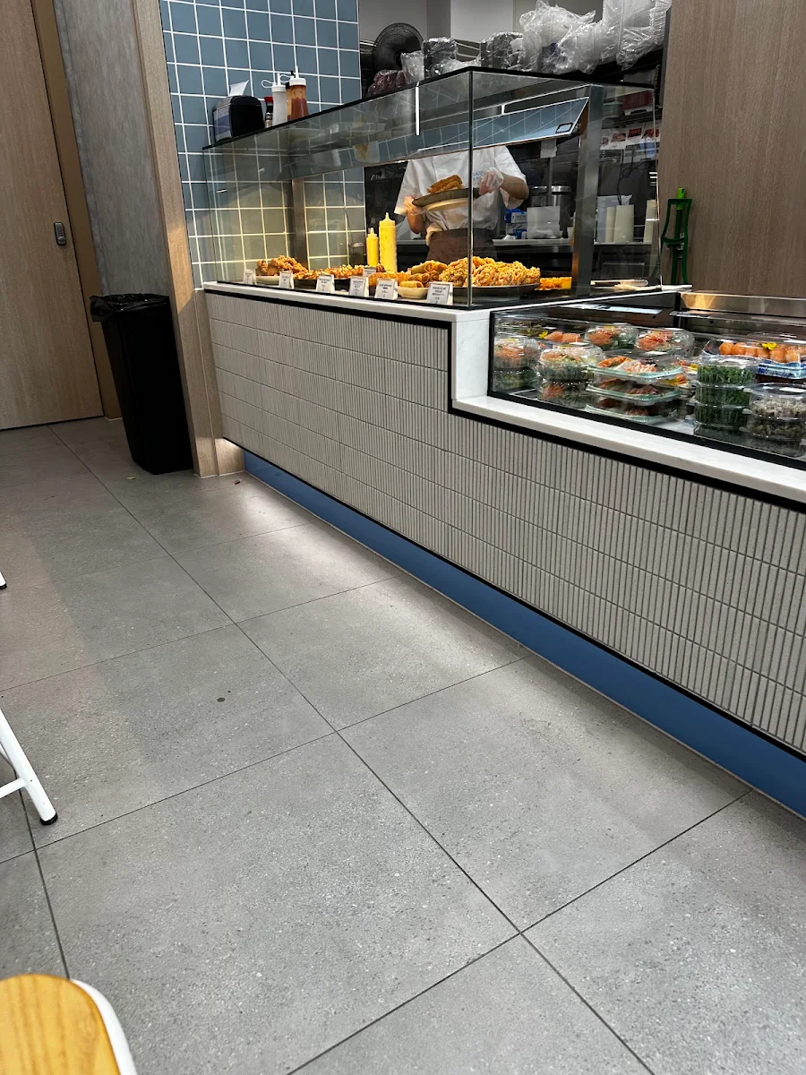 Vibe, Maki Roll Southern Cross Station