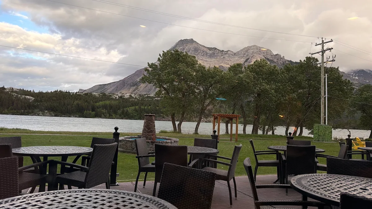 Vibe, Lakeside Chophouse & Wine Bar