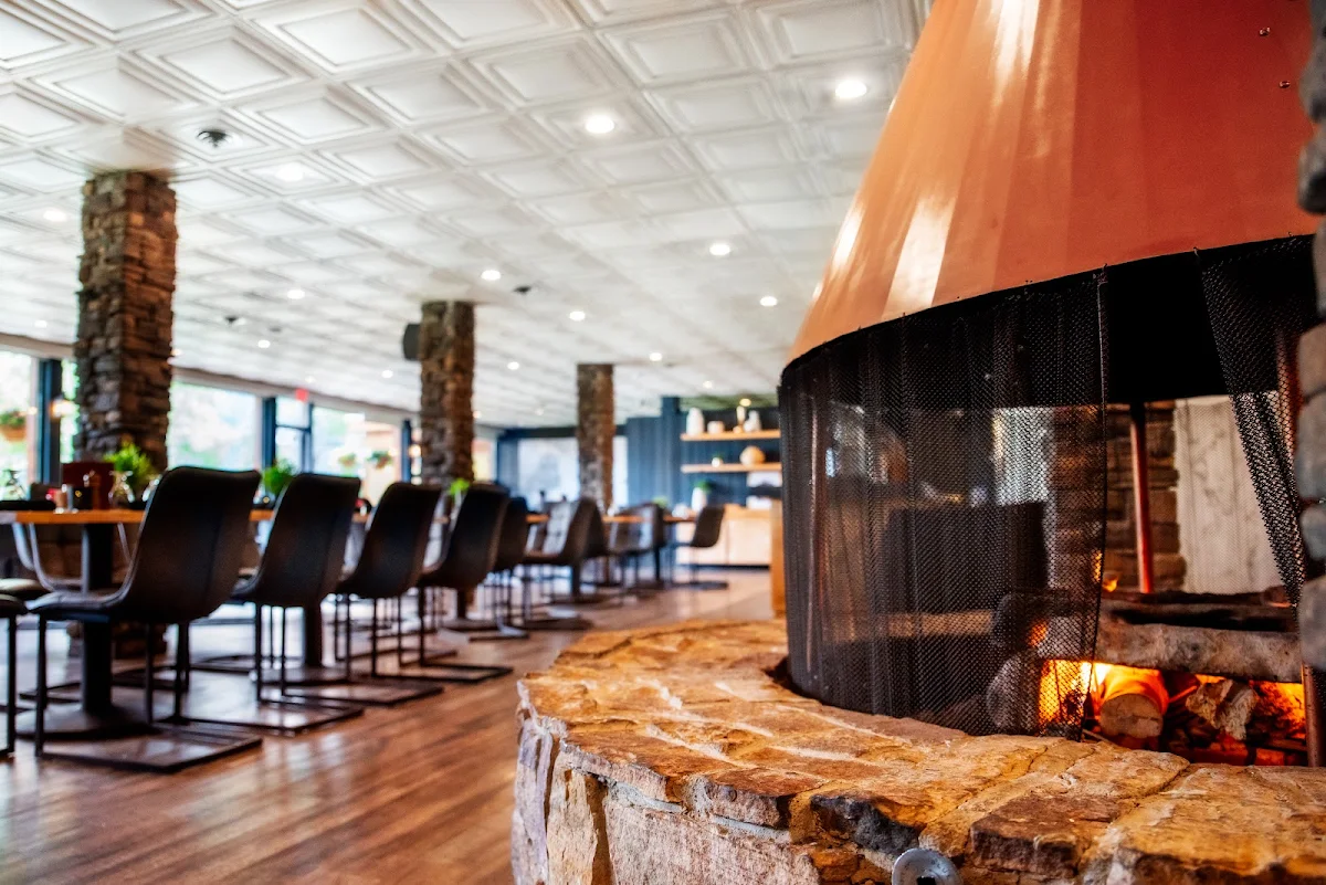 Vibe, Lakeside Chophouse & Wine Bar
