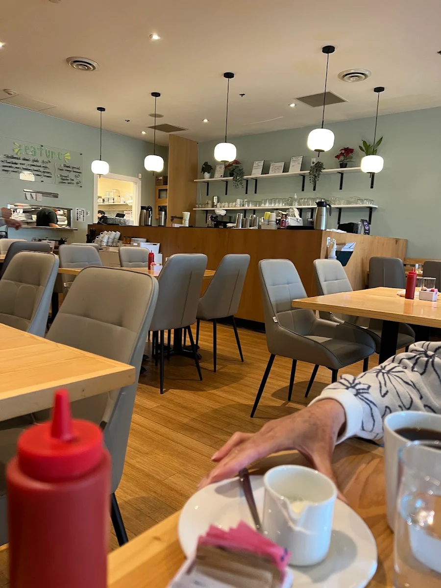 Vibe, Breakfast Table Steveston