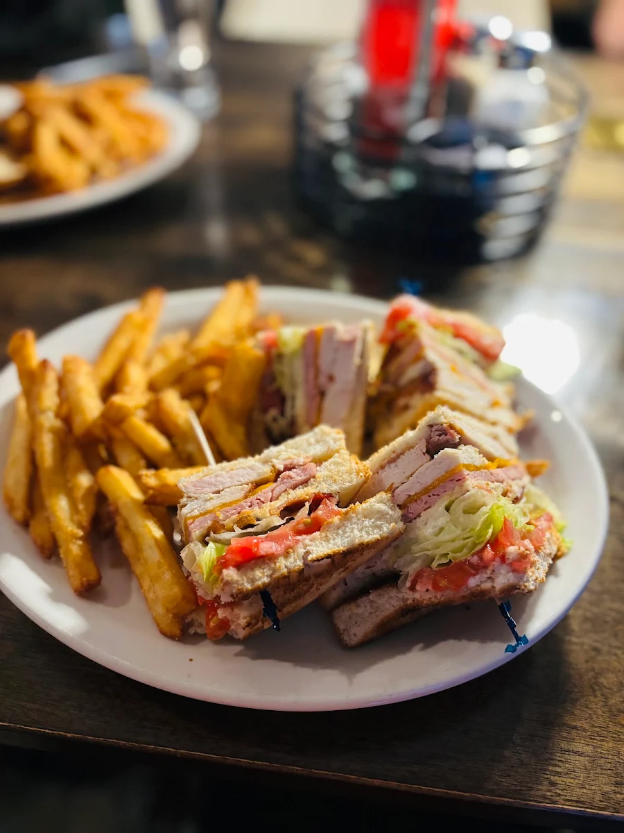 Food & drink, Acadian Hotel