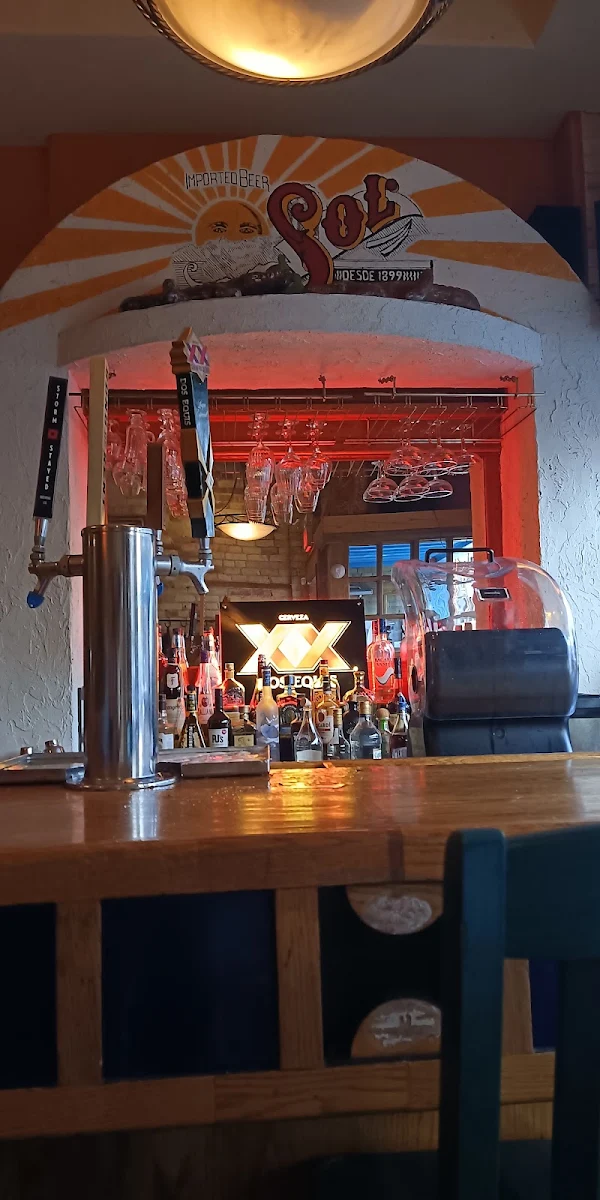 Vibe, Bella Jacks