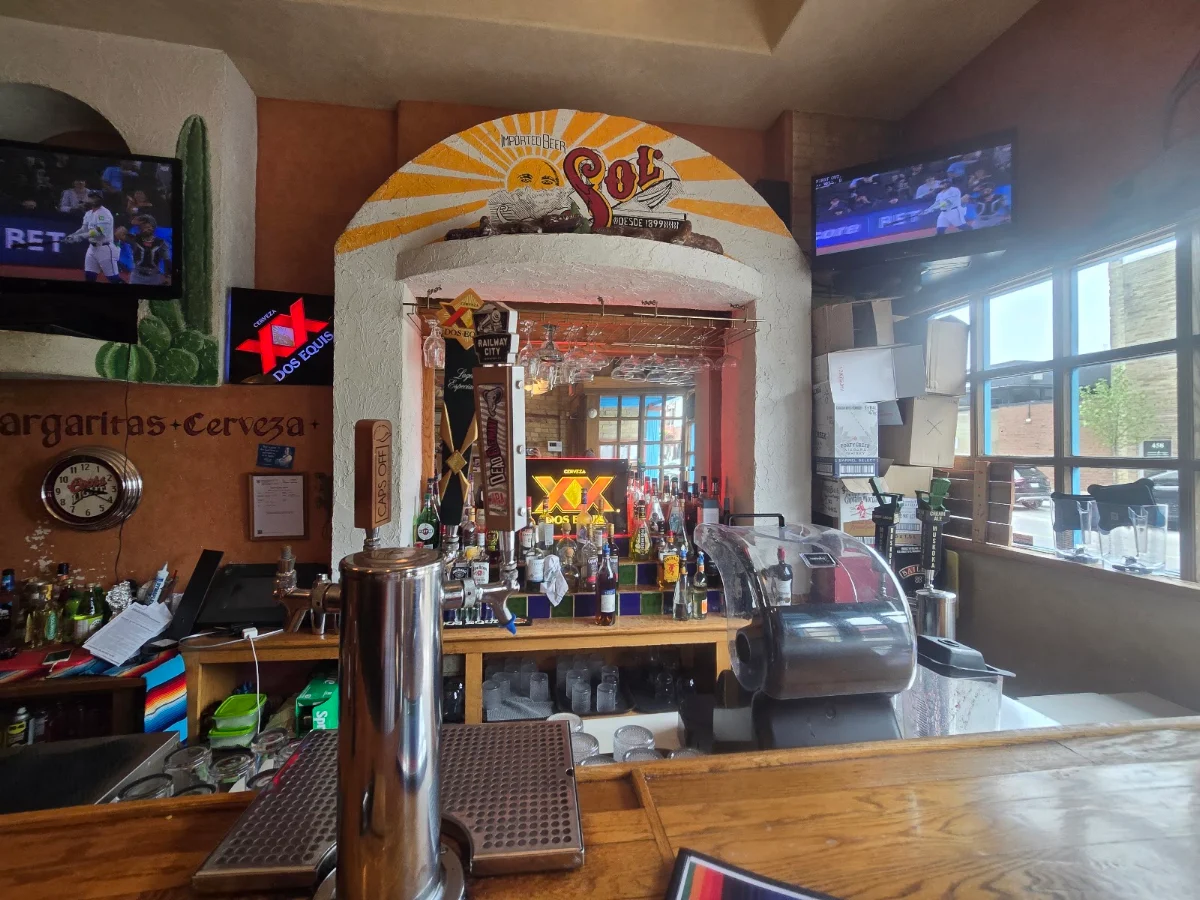Vibe, Bella Jacks