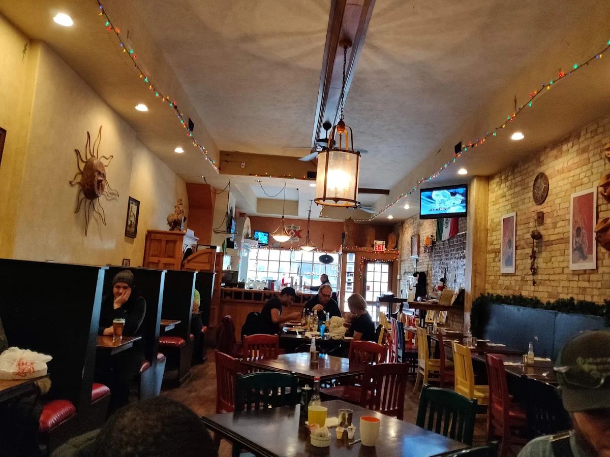 Vibe, Bella Jacks