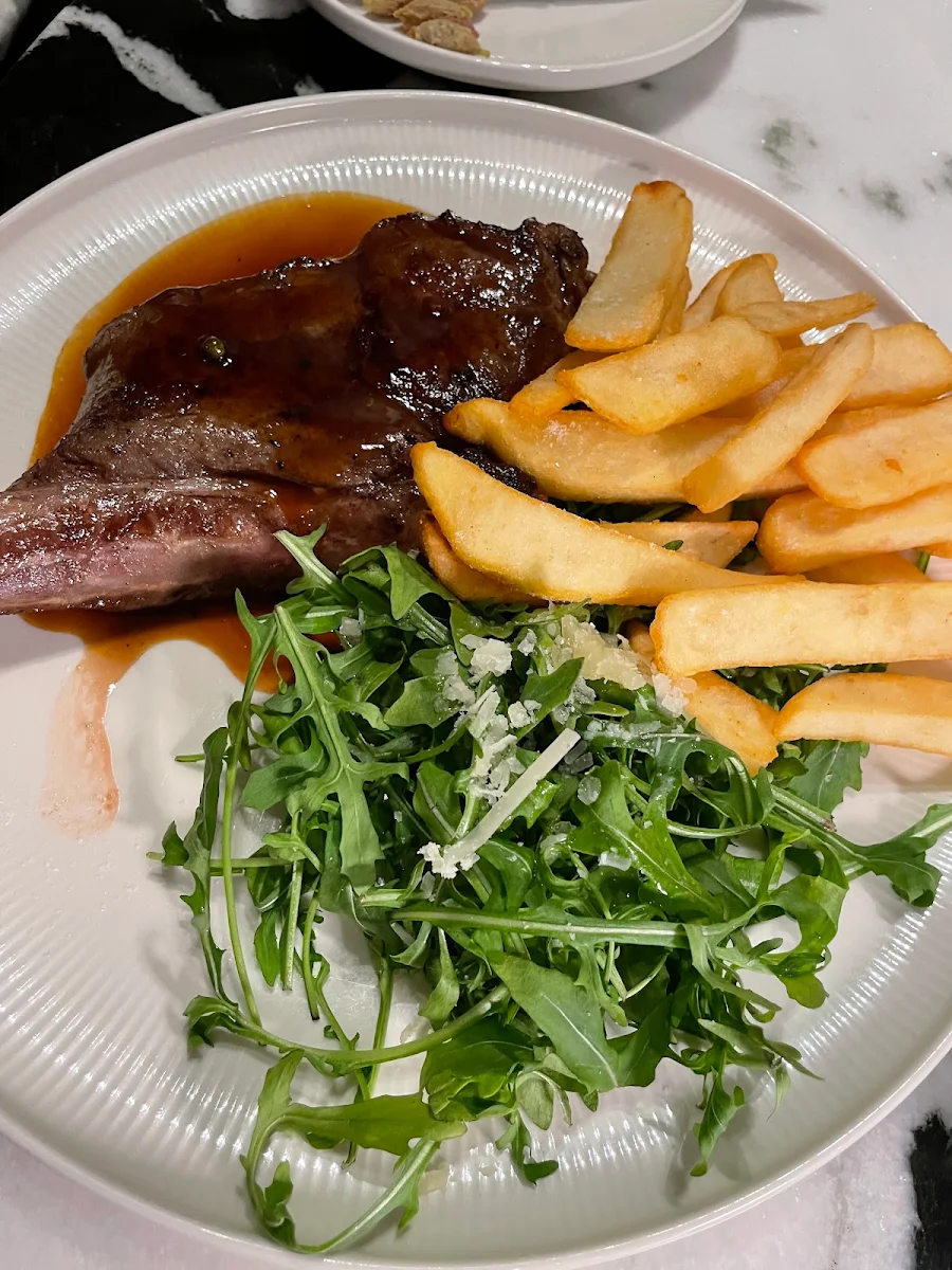 Food & drink, Chronicle 502 Bar & Dining